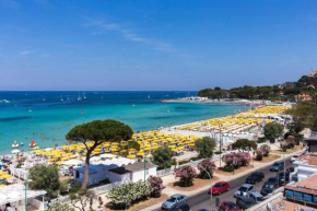 Camera con bagno condiviso di fronte spiaggia